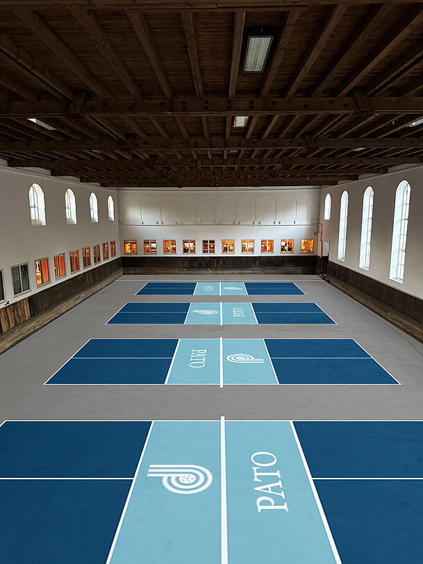 Hier sind früher Pferde unterwegs gewesen, jetzt soll hier der Trendsport Pickleball auch in München seinen Hype fortsetzen.