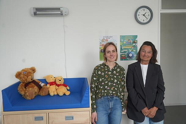 Daniela Schober (r.) und ihr Team nehmen sich Zeit für die Menschen, die zu ihnen kommen.