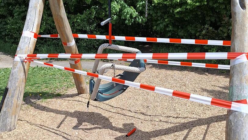 Städtische Meldeplattformen: Schrottautos und kaputte Polit-Plakate in München melden