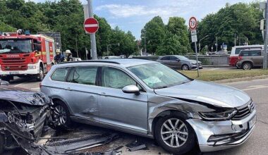Verkehrsunfall in Neuried: Säugling im Auto blieb unverletzt
