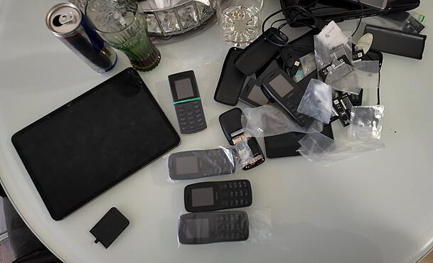 Die Polizei hat einige Beweismaterialien sichergestellt.