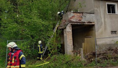 Brand in leer stehendem Haus in Chursdorf: Drei Feuerwehren im Einsatz