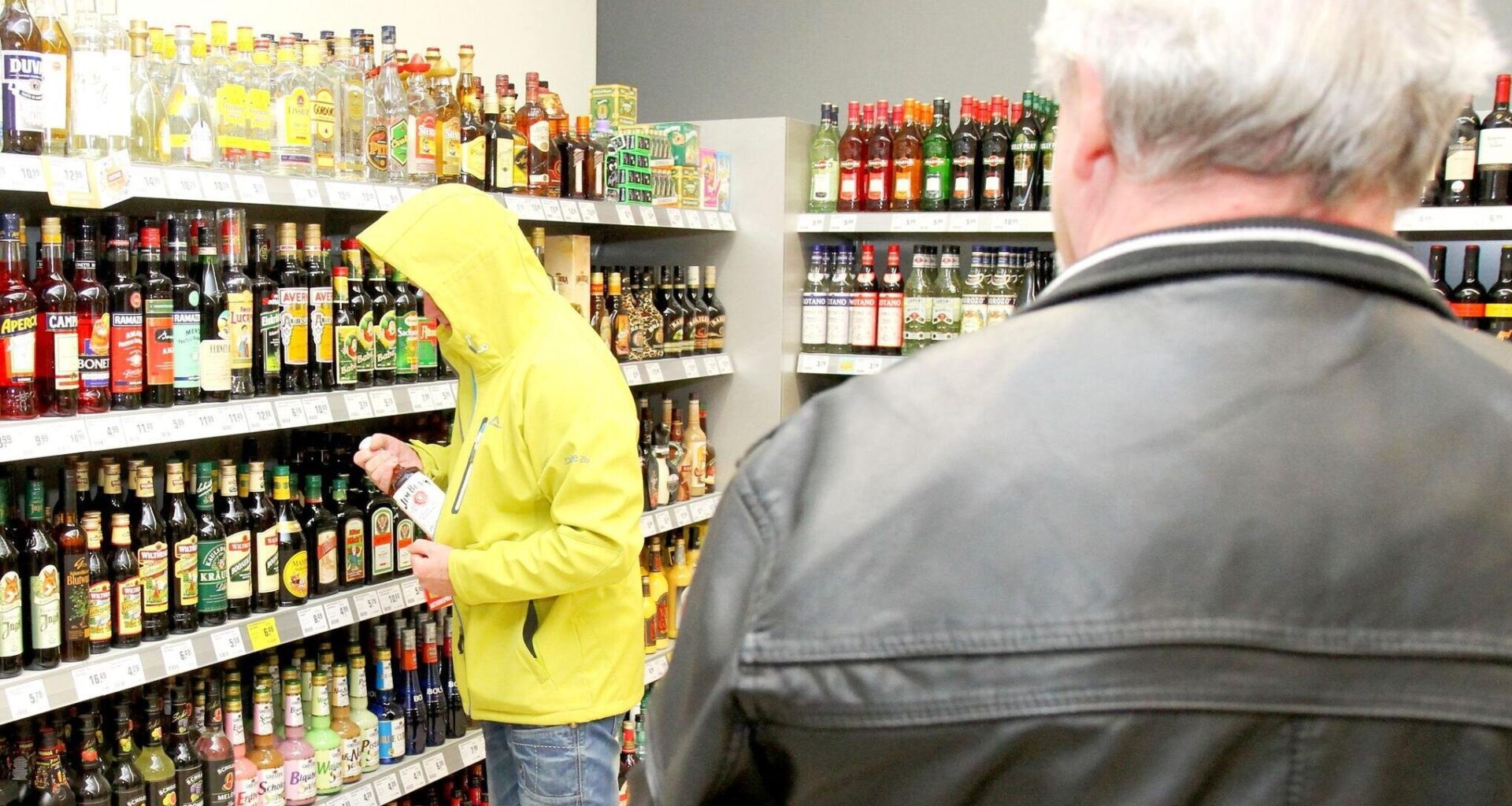 Dreister Bandendiebstahl in Getränkemarkt in Niederfrohna