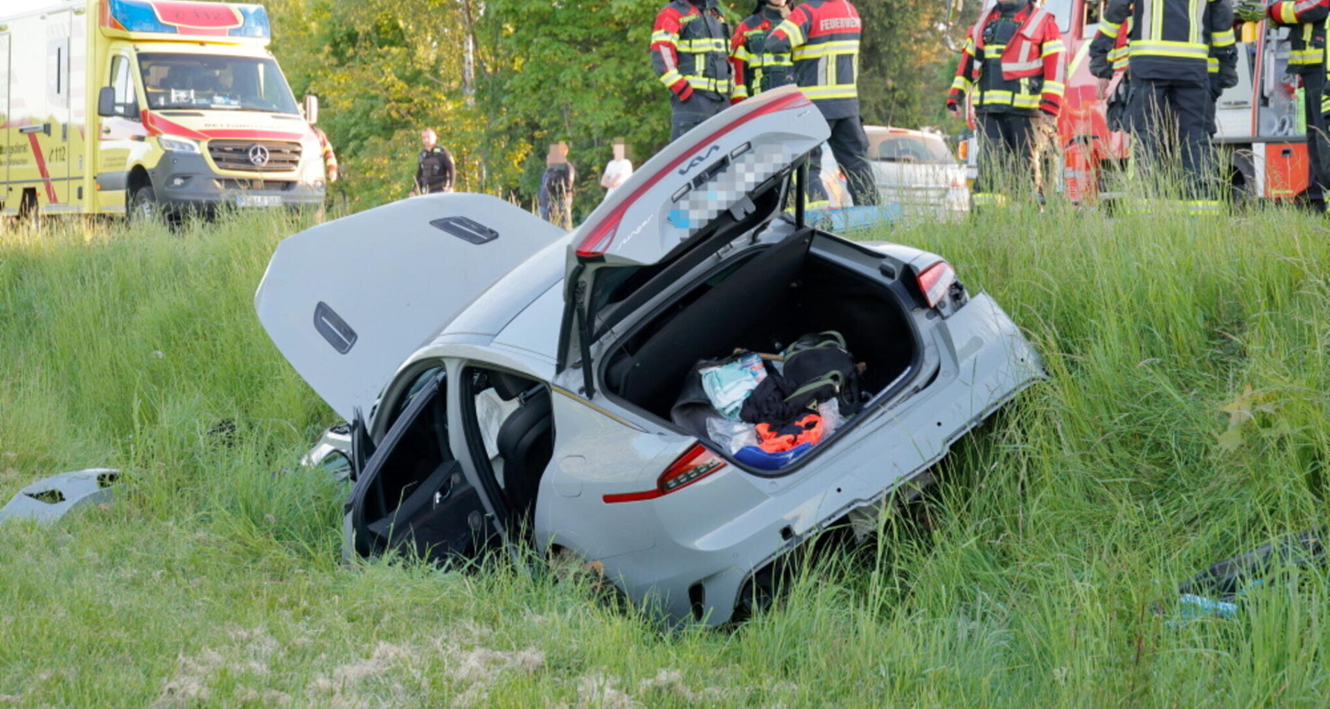 Unfall mit Verletzten auf Straße neben Sonnenlandpark