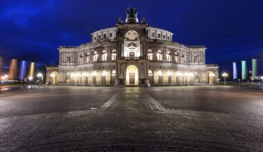 Semperoper mit Übung zum Hochwasserschutz