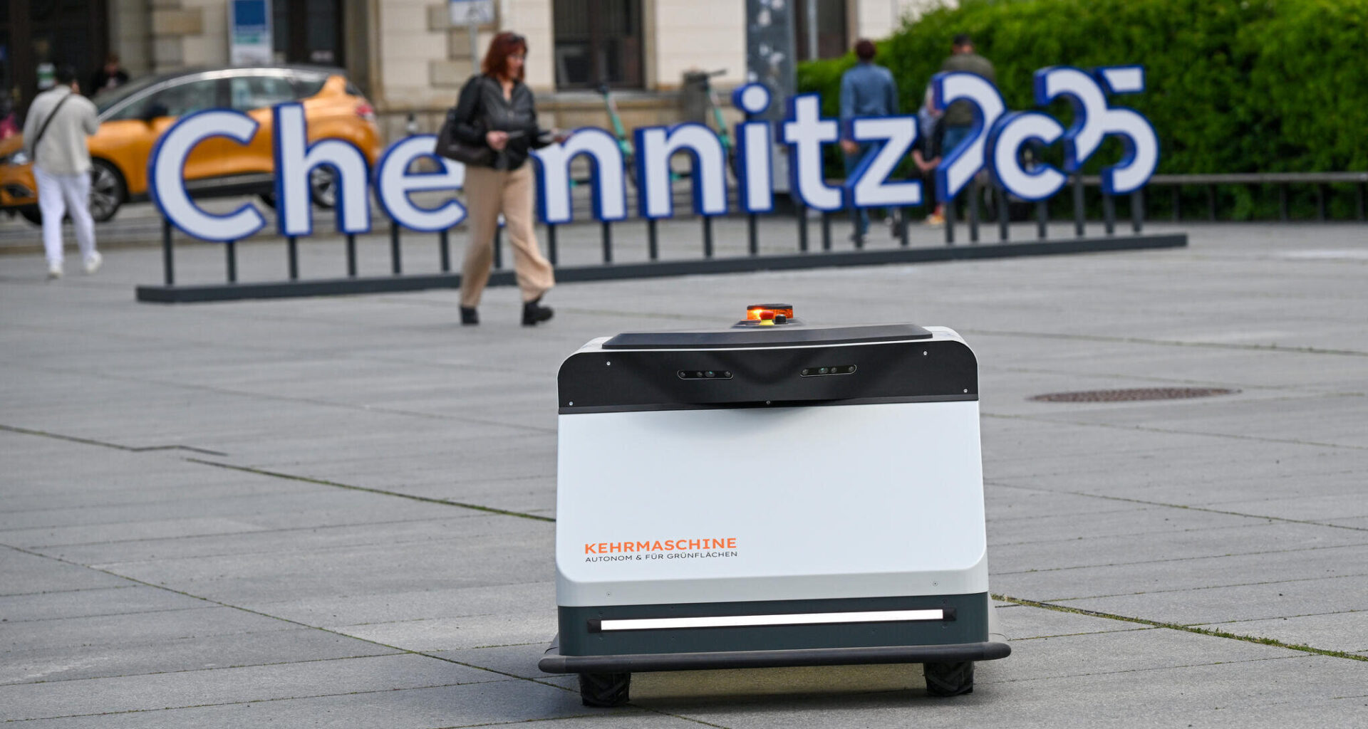 Chemnitz: Eine Müllsammel-Maschine mit Kulturhauptstadt-Auftrag