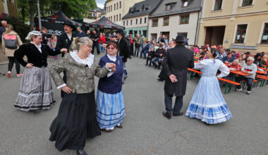 Wo eine 93-Jährige den Kirchturm erklimmt: Das Karl-May-Fest in Hohenstein-Ernstthal