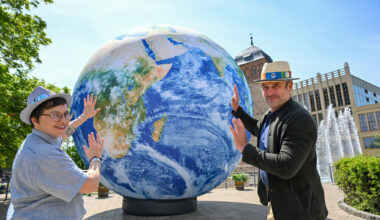 Mehr Künstler, mehr Platz und eine Reise um die Welt