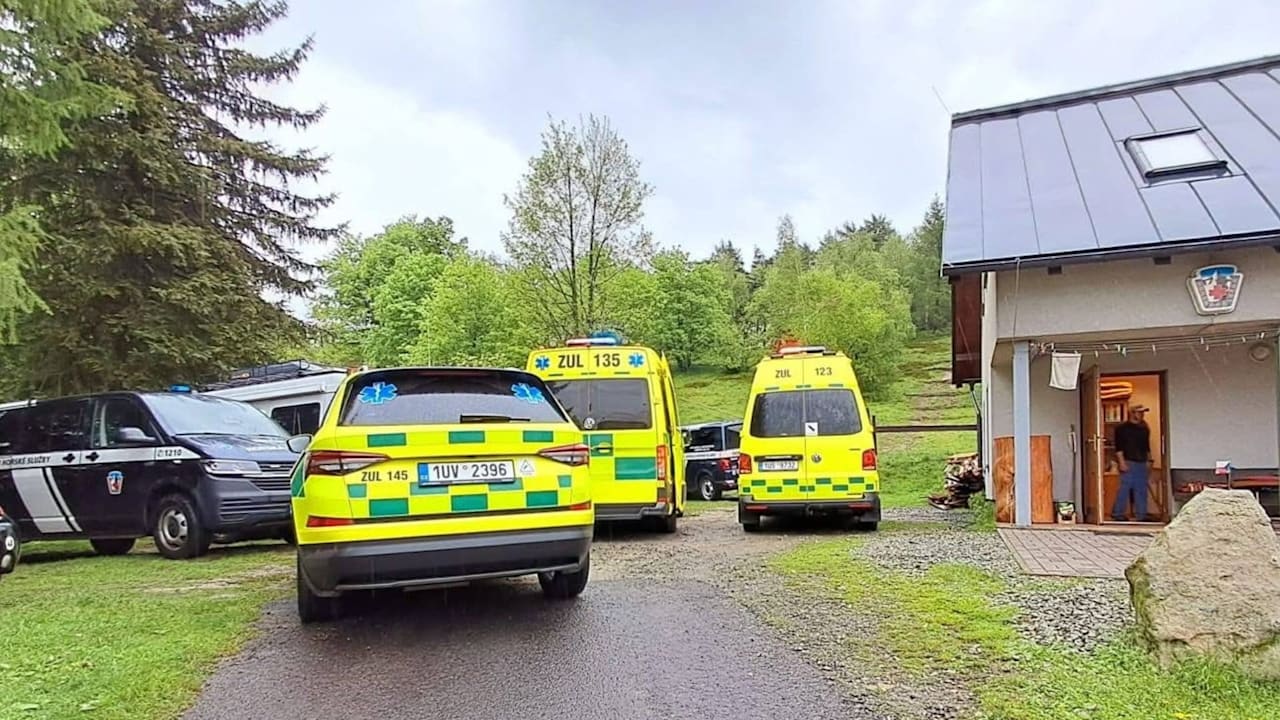 In Tschechien vom Blitz getroffen: Deutsche stellten sich unter Baum | News