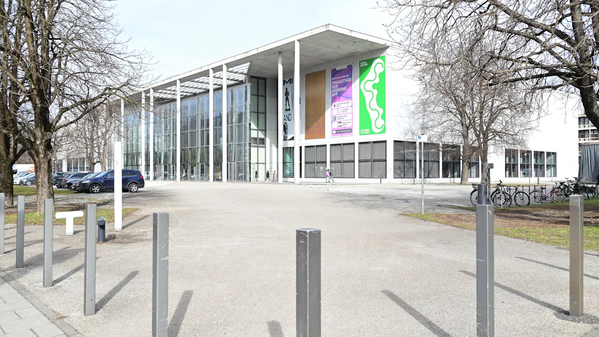 Pinakothek der Moderne in München geräumt - München