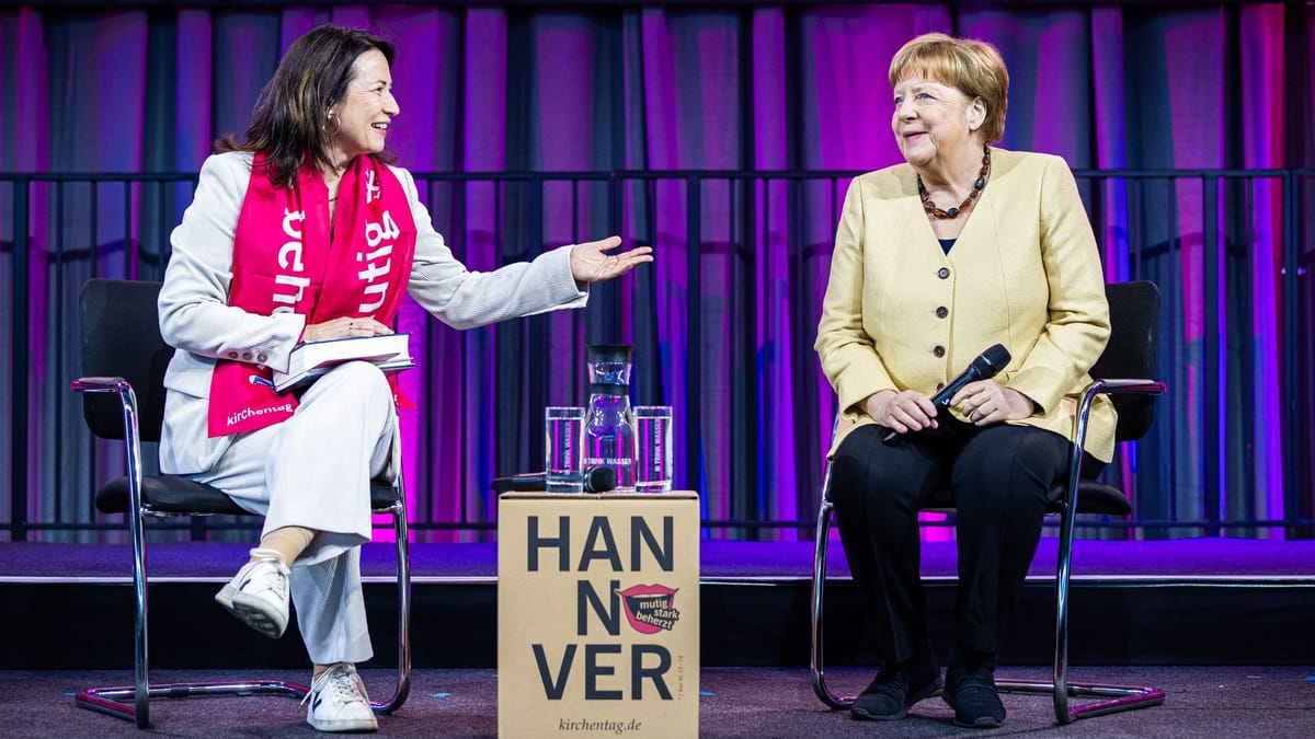 Rede von Angela Merkel – Applaus für Altkanzlerin
