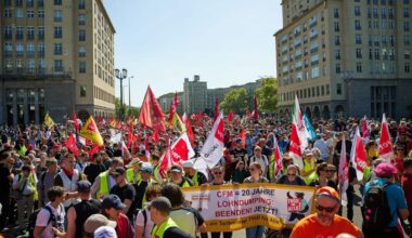 1. Mai in Berlin im Newsblog: DGB-Demo erreicht Rotes Rathaus