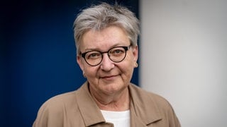 Pfälzische Kirchenpräsidentin Dorothee Wüst fordert beim Kirchentag radikale Selbstkritik im Umgang mit Missbrauchsopfern. 
