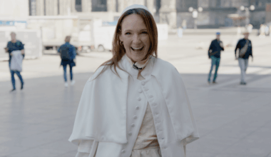 Kölnerin Carolin Kebekus will Päpstin werden