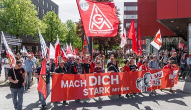 Tag der Arbeit: Tausende demonstrieren am 1. Mai - alles bleibt friedlich