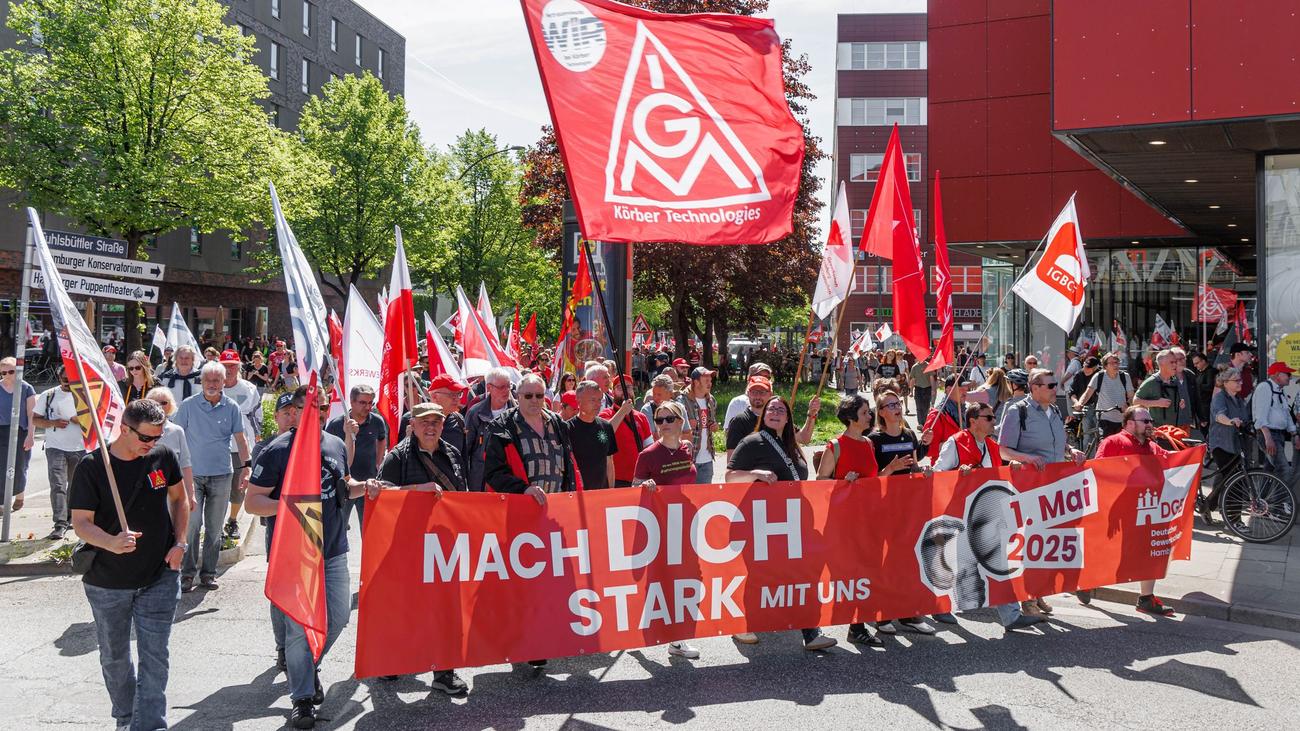 Tag der Arbeit: Tausende demonstrieren am 1. Mai - alles bleibt friedlich