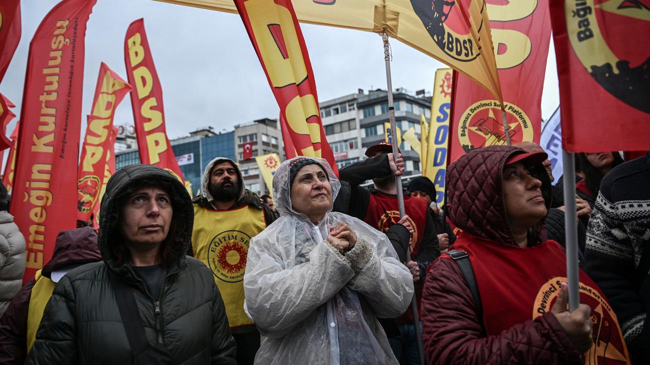 Demonstrationen: Hunderte Menschen in Istanbul bei Kundgebungen zum 1. Mai festgenommen