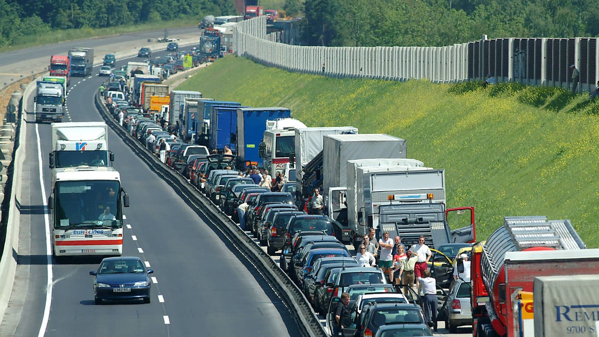 A4 Richtung Stadt wegen Ölspur einspurig – lange Staus