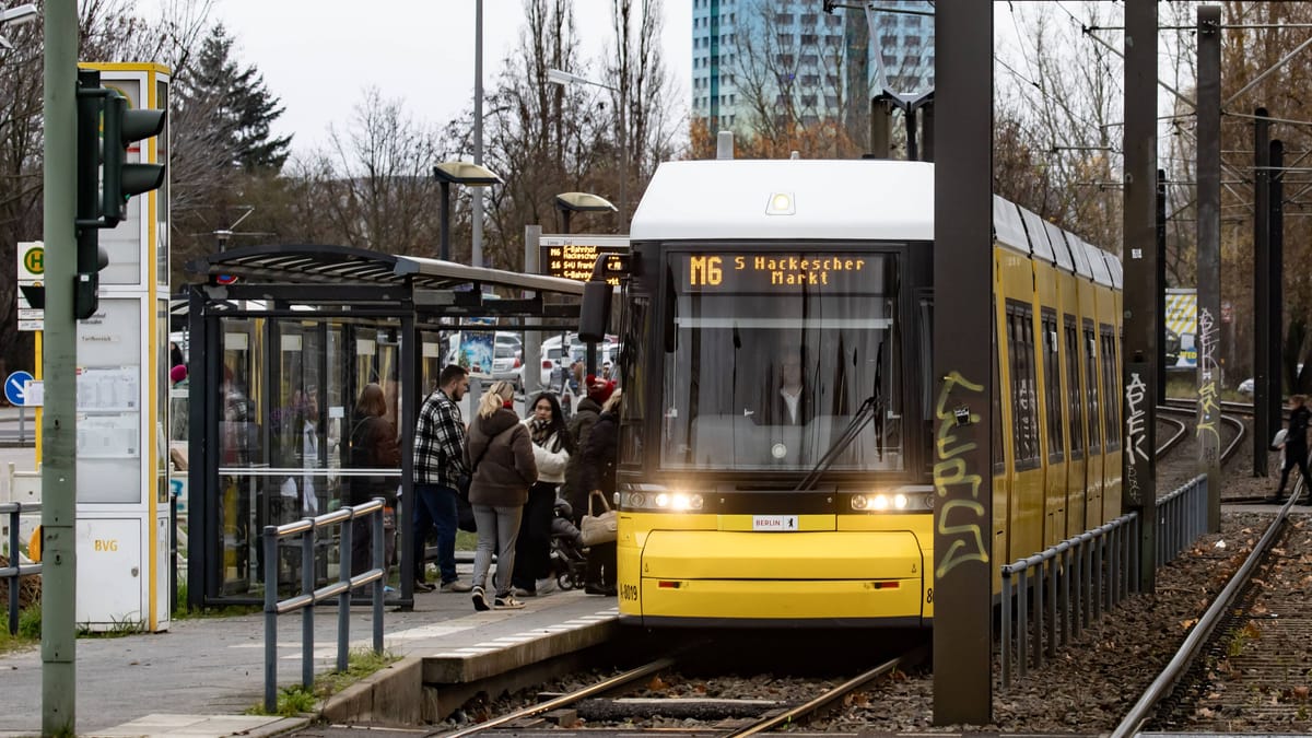 Unfall in Berlin-Lichtenberg: Kind von Straßenbahn angefahren
