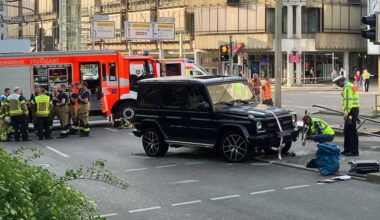 Stuttgart: Auto fährt in Stuttgarter Innenstadt in Personengruppe