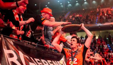 Volleyball-Bundesliga: Meister-Bier aus Schuhen: Berlin Volleys feiern Dominanz