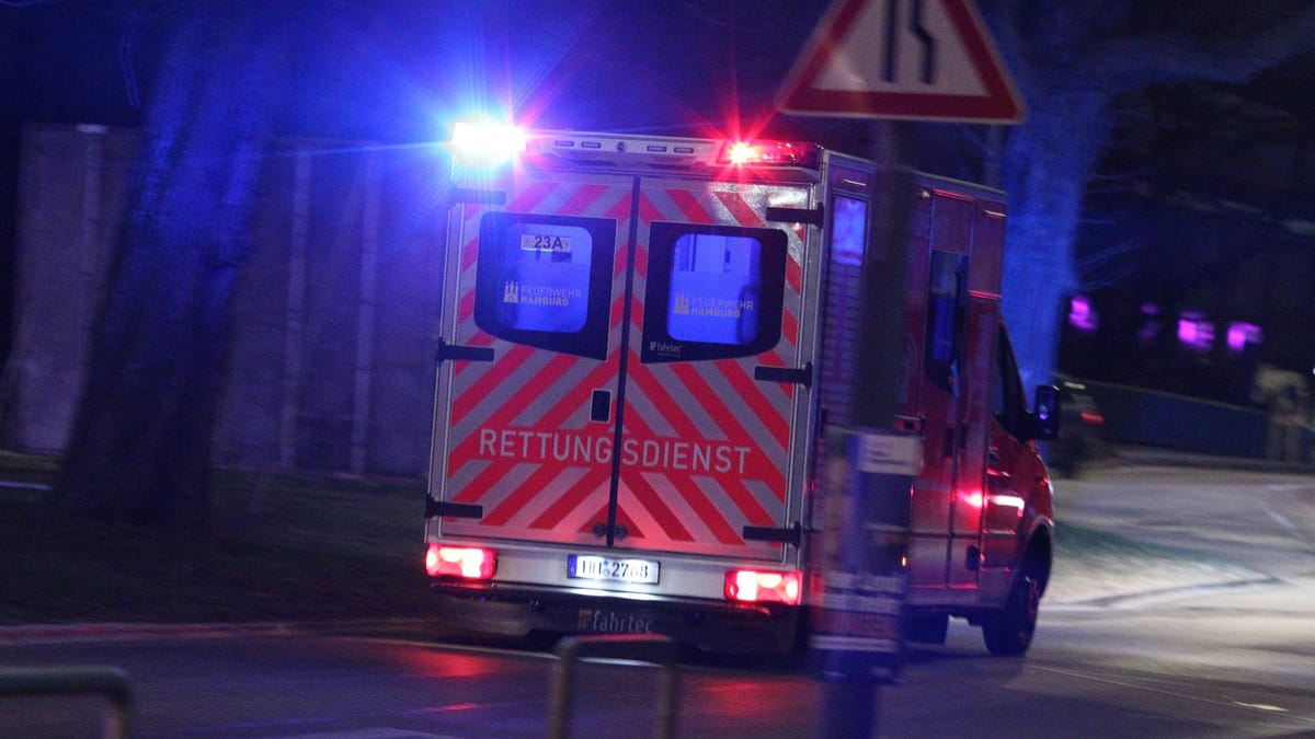 Wohnungsbrand – Feuerwehr rettet Mann aus Flammen
