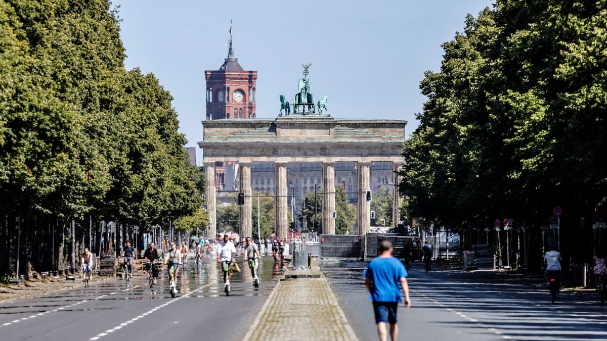 Mann soll Frau auf Toilette bedroht haben – Tumulte bei Festnahme