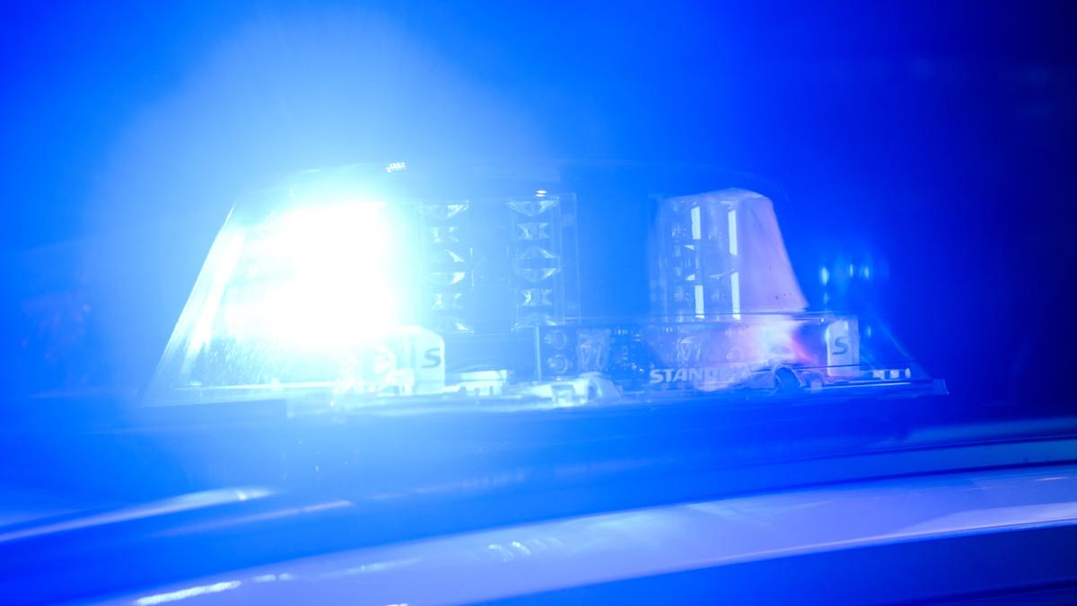 Braunschweig: Mann gerät kopfüber in Gully und stirbt