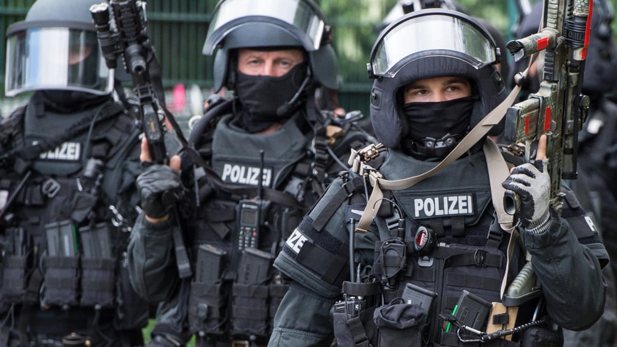 Drogendealer-Razzia im bei Frankfurt: Festnahmen und Waffen entdeckt