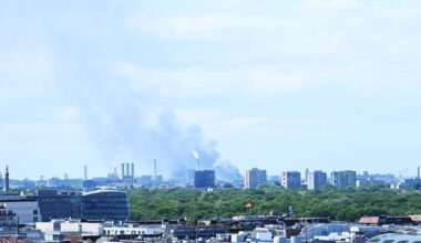 Feuer: Feuerwehr bei Großbrand in Spandau im Einsatz