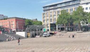 Männer überfallen Frau auf Wiener Platz