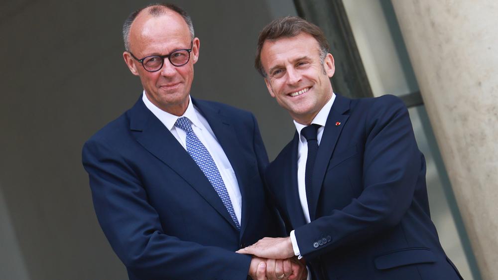 Friedrich Merz in Frankreich: Der Kanzler ist neu, der Ton ist es auch: Friedrich Merz verspricht in Paris zusammen mit Emmanuel Macron einen Neustart.