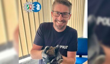 Wasserschutzpolizist rettet kleine Amsel auf Heimweg