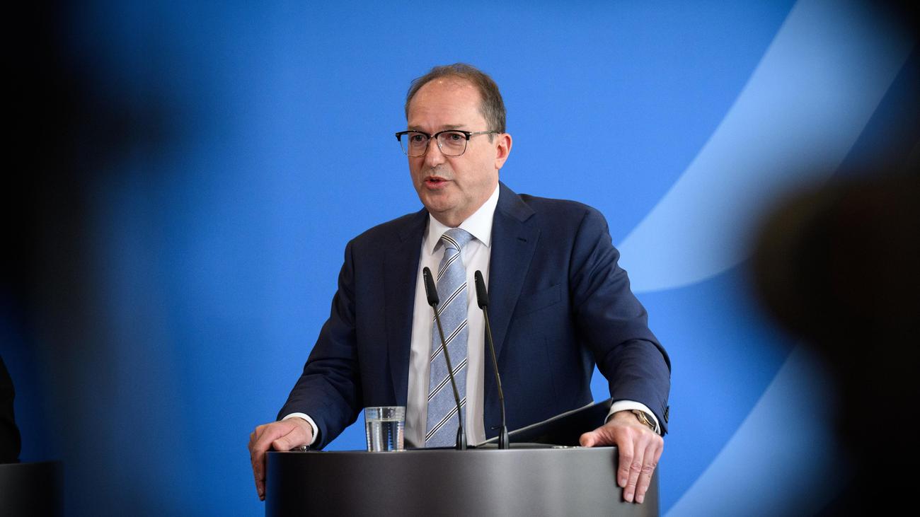 Rechtsextremismus: Dobrindt prüft Veröffentlichung von Verfassungsschutzgutachten zur AfD