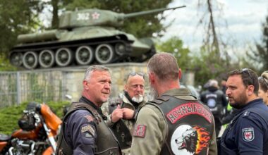80 Jahre nach Kriegsende: Nationalistische "Nachtwölfe" fahren durch Berlin