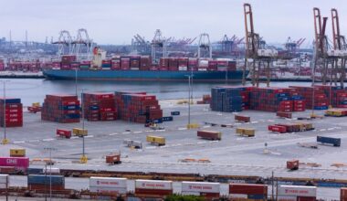 Containerschifffahrtsunternehmen streichen Asien-US-Verbindungen aufgrund des Einbruchs des Handels durch Trumps Zölle