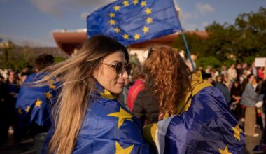 Bukarest: Tausende Rumänen protestieren gegen Abkehr von der EU