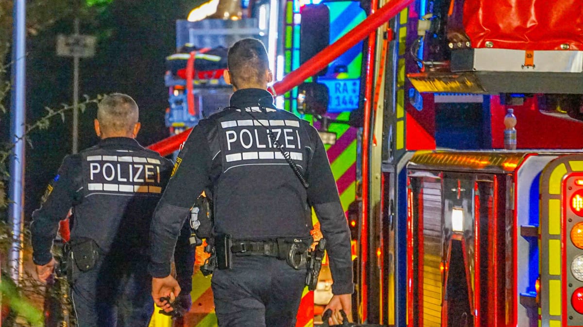 Leiche bei Dachstuhlbrand gefunden – Identität unklar