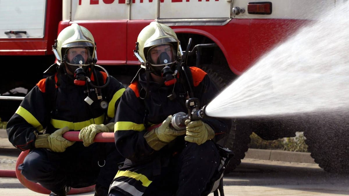Feuer auf Schulgelände an der Schellstraße