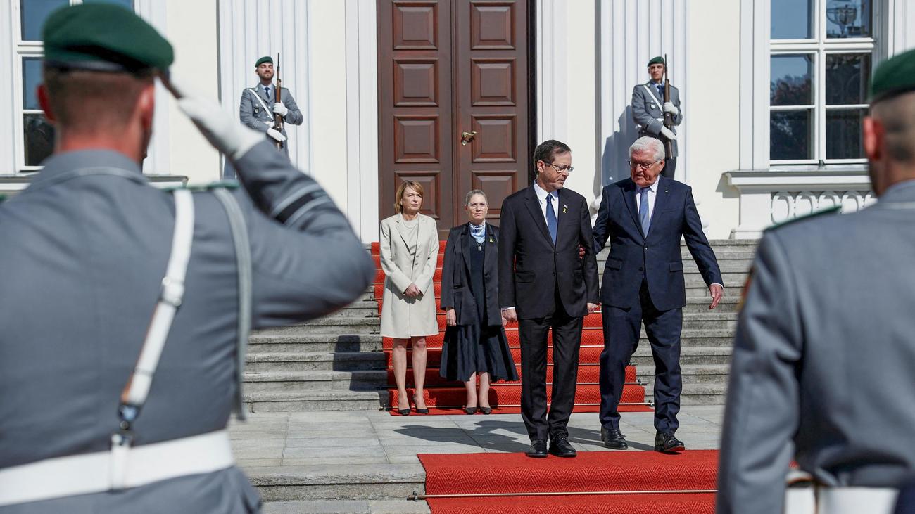 Staatsbesuch: Israelischer Präsident Herzog in Berlin empfangen