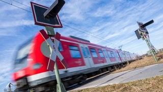 An einem Bahnübergang im Kreis Kaiserslautern hat es einen Unfall gegeben (Symbolfoto).