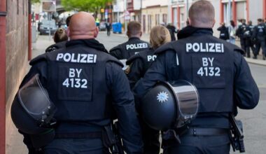 Hunderte blockieren Neonazi-Marsch – Polizei im Großeinsatz
