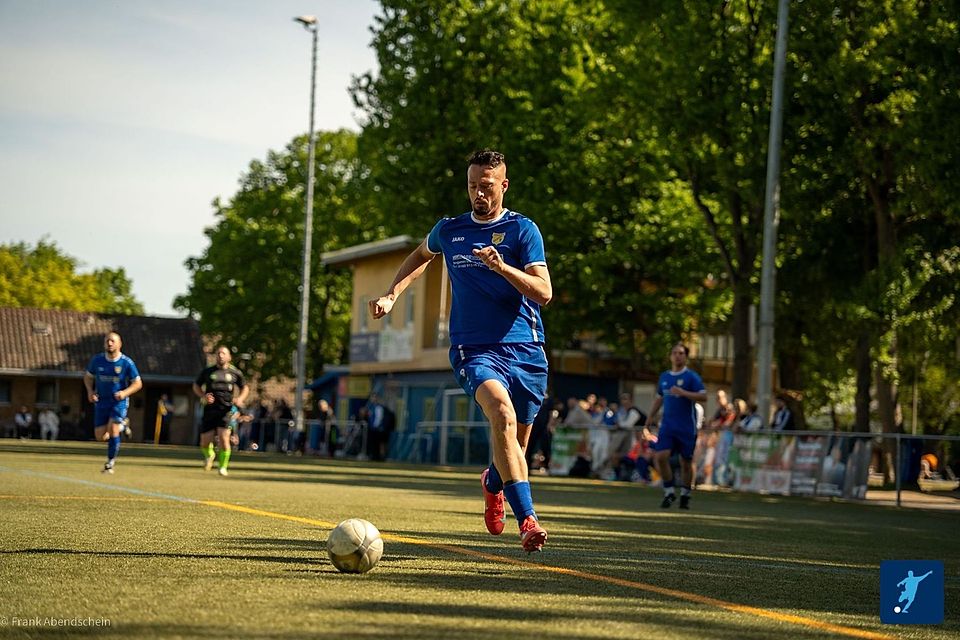 Bei bestem Wetter und vor vielen Zuschauern trennen sich der SV Blau-Gelb und Westend mit 1:1.