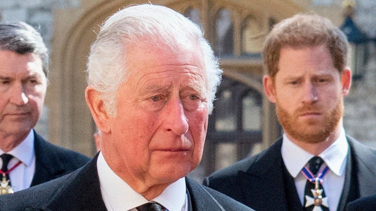 Prinz Harry: Endgültig entzweit? König Charles hat "null Vertrauen" in ihn