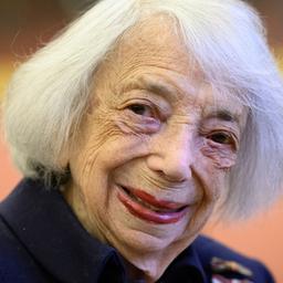 Margot Friedländer, Holocaust-Überlebende und Ehrenbürgerin von Berlin, am 26.02.2025 im Festsaal des Roten Rathauses. (Quelle: Picture Alliance/Bernd von Jutrczenka)