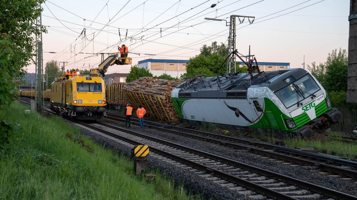 Bahnstrecke nach Güterzug-Unfall bei Borken gesperrt