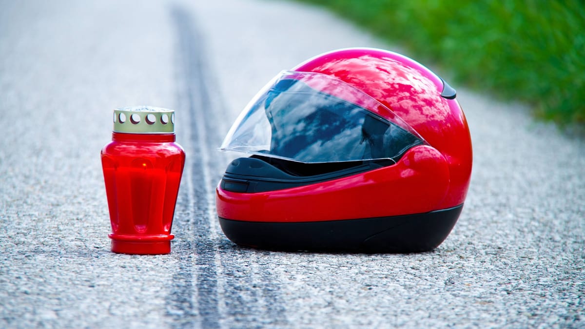 Motorradfahrerin stirbt bei Frontalzusammenstoß mit Auto