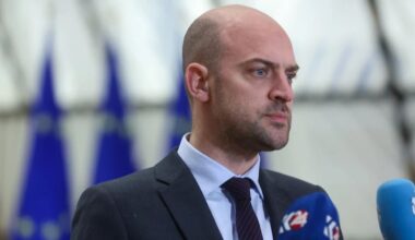 Frankreich will Algerier mit Diplomatenpass ausweisen