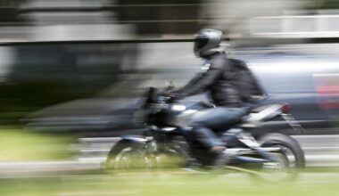 Motorrad fährt Senior – Mann stirbt in Klinik