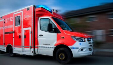 Radfahrer bei Unfall im Kreisverkehr schwer verletzt